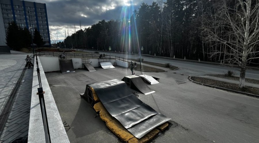 Активисты решили самостоятельно отремонтировать экстрим парк у Дома торговли