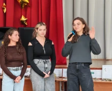 Атомклассу школы №1 передали уникальную коллекцию камней, которые студенты со всей России собрали на Урале