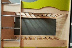 Продам двухъярусную кровать со шкафом