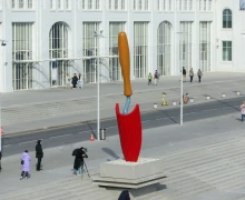 В Москве установили памятник садовой лопатке