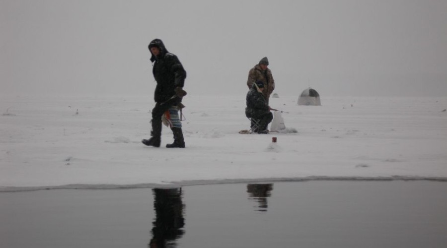СНОВА НАПОМИНАЕМ: опасный лёд!