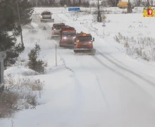 Последствия снегопада на региональных дорогах ликвидируют 238 единиц техники