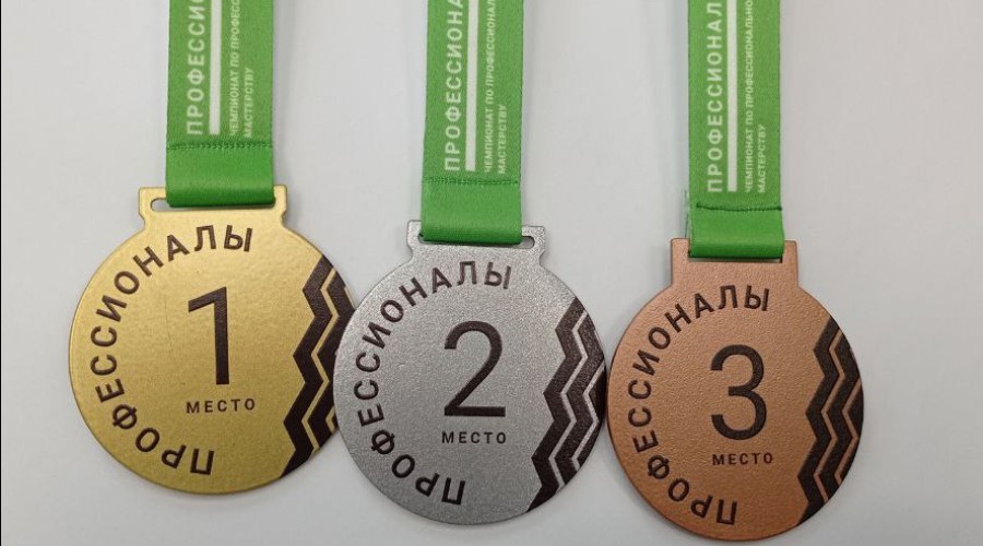 Евгений Куйвашев подписал указ о премировании участников межрегионального этапа чемпионата по профессиональному мастерству