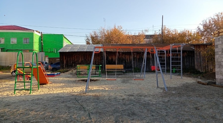 На сельских территориях Белоярского округа завершается установка малых архитектурных форм для благоустройства детских площадок