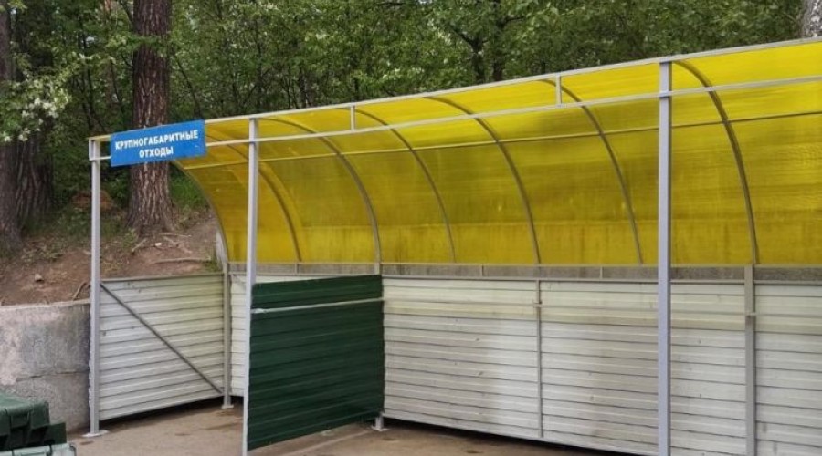 Управляющая компания ДЕЗ обновляет контейнерный площадки, которые находятся под их управлением