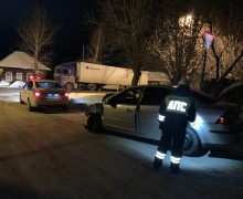 Автоинспекторы выясняют обстоятельства дорожно-транспортного происшествия в поселке Белоярский