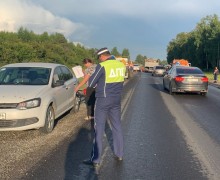 ВЫЕХАЛ НА ВСТРЕЧКУ, ПОДВЕРГ ОПАСНОСТИ ДЕТЕЙ