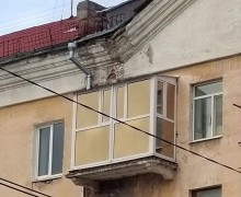 Услуги по остеклению и ремонту балконов