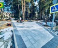 Благоустройство пешеходной зоны на улице Курчатова продолжается