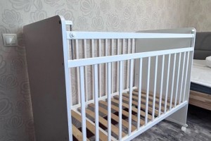 Детская кроватка с матрасом в отличном состоянии