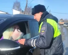 Накануне Международного женского дня сотрудники Госавтоинспекции МО МВД России Заречный провели акцию «Цветы для АвтоЛеди»