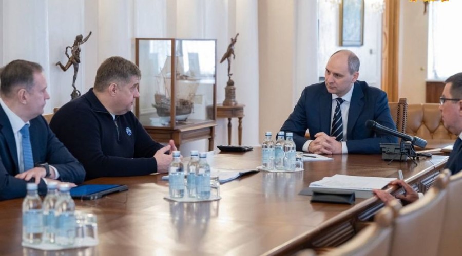 Ключевые проекты строительства, реконструкции и капитального ремонта дорог Свердловской области обсудили врио губернатора Денис Паслер и руководитель Федерального дорожного агентства Роман Новиков