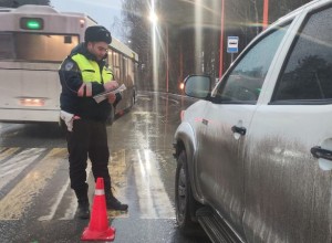 Сотрудники Госавтоинспекции Заречного устанавливают обстоятельства ДТП, в котором пострадал пешеход