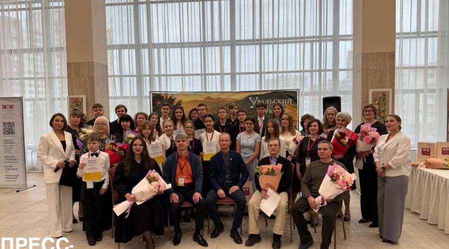 Маша Пермякова солировала с Уральским государственным русским оркестром