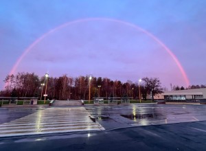 Через такую арку сегодня наши сотрудники идут к 1-й проходной Белоярской АЭС