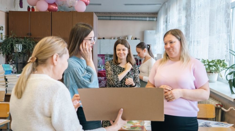 Для учителей школы №6 провели мастер-класс по живописи