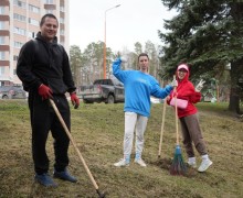 Пока стояла хорошая погода (и даже когда погода была уже не очень), зареченцы прибрали город