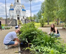 УралАЭР взяло шефство над территорией у Покровского храма в Заречном