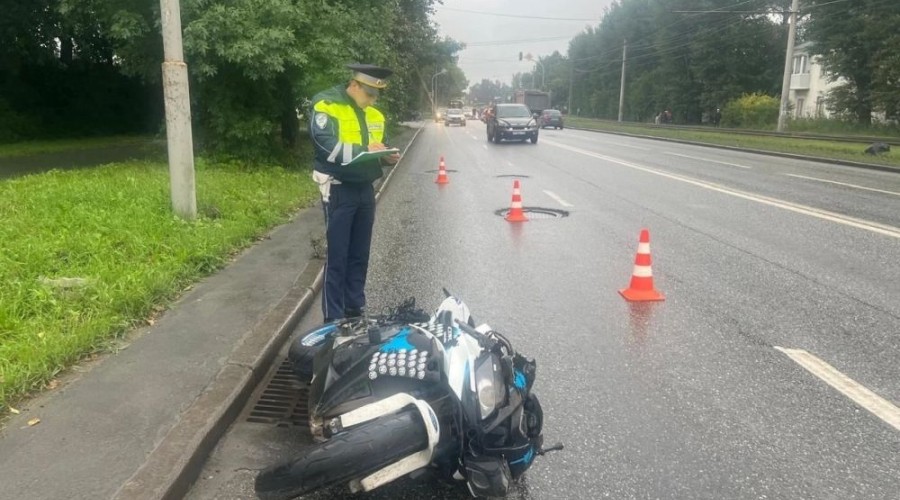 ЗАРЕЧЕНЕЦ ПОГИБ В ДТП в Екатеринбурге
