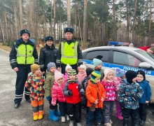 Интересную экскурсию для воспитанников детского сада «Светлячок» провели сотрудники Госавтоинспекции