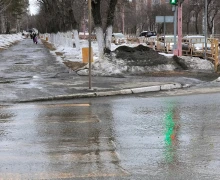 У СВЕТОФОРА НА ЛЕНИНА-БАЖОВА  ПРОДЛИЛИ ЗЕЛЁНЫЙ СВЕТ 