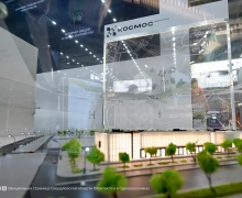 Врио губернатора Свердловской области Денис Паслер презентовал председателю Правительства РФ Михаилу Мишустину проект создания производственной экосистемы «Космос» на стенде региона на выставке ИННОПРОМ