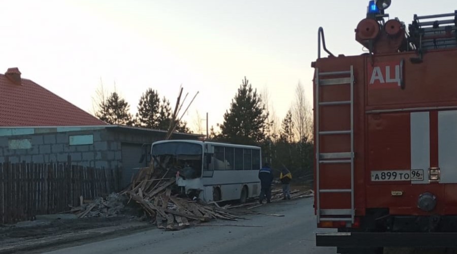 Автобус по маршруту 112 попал в аварию