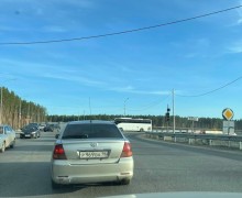 На эстакаде над большим перекрёстком в Заречном не работает светофор