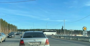 На эстакаде над большим перекрёстком в Заречном не работает светофор