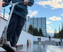 Скейтпарк в Заречном оживает: юные райдеры уже осваивают бетонные фигуры