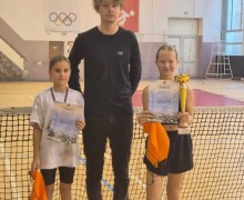 Зареченские теннисисты успешно сыграли с новоуральцами