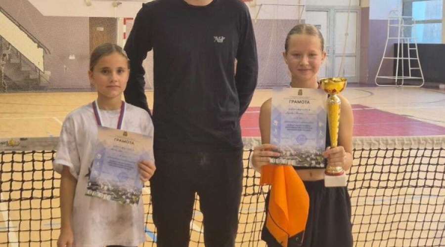 Зареченские теннисисты успешно сыграли с новоуральцами