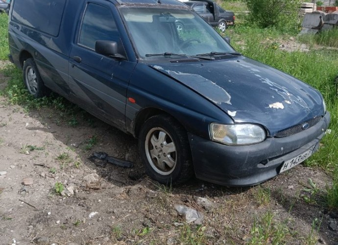 Ford Escort, 2001
