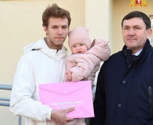 В Заречном 145 детей-сирот празднуют новоселье — сегодня они получили ключи от квартир