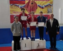 У самбистов Заречного 9 медалей