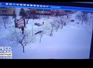 Вандала, испортившего доску почёта, оперативно вычислили по записям с камер видеонаблюдения