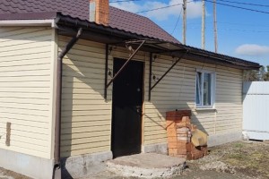 Продаётся дом с участком в п. Белоярский