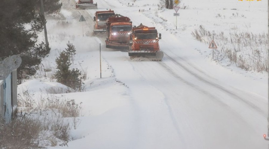 Последствия снегопада на региональных дорогах ликвидируют 238 единиц техники