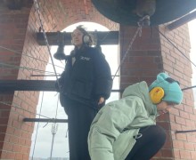 21 апреля ученики 5а класса Мезенской школы ходили на экскурсию в Храм на колокольню