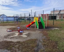 На сельских территориях Белоярского округа завершается установка малых архитектурных форм для благоустройства детских площадок