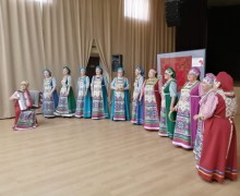 В Заречном побывала выставка Красный платок. Культурная история Урала