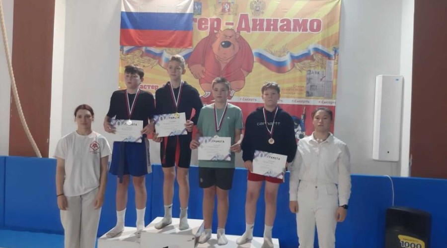 Самбисты СШ Десантник осваивают борьбу сумо и побеждают