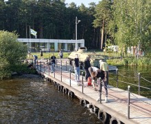 Ветераны ВМФ и морской пехоты привели в порядок памятный знак Памяти моряков России