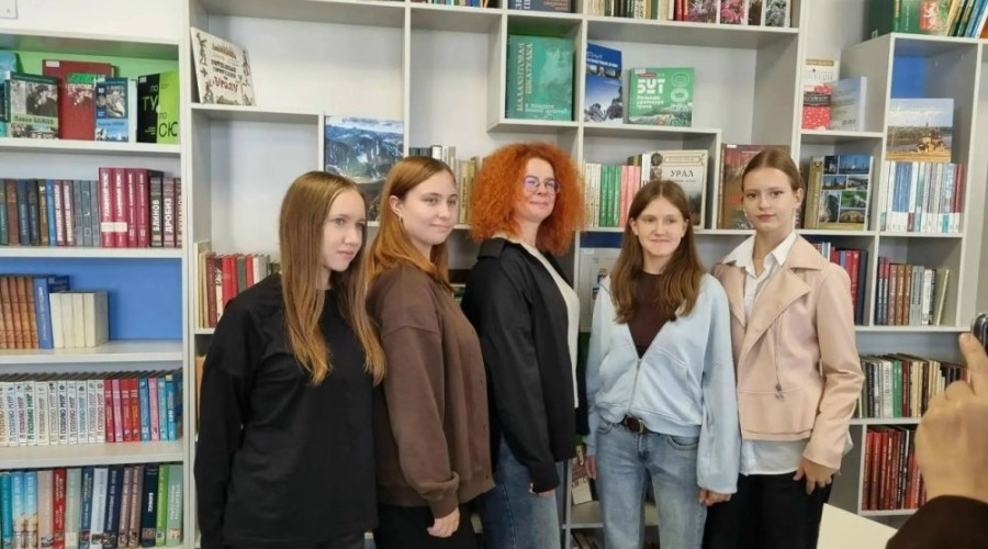 Зареченская писательница Наталья Бакирова встретилась со школьниками в обновлённом библиотечном центре