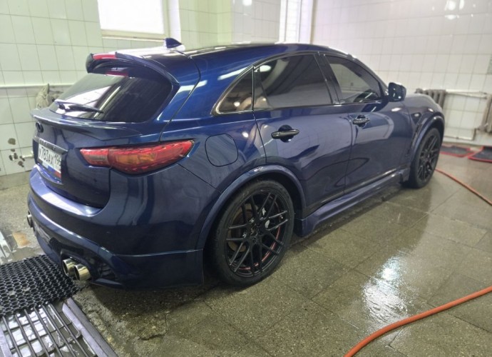 Infiniti QX70, 
