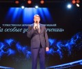 В Белоярском РДК состоялось вручение медалей «За особые успехи в учении»