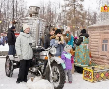 В нашем фоторепортаже – веселая Масленица в городах Свердловской области!