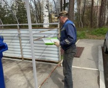 Управляющая компания ДЕЗ обновляет контейнерный площадки, которые находятся под их управлением