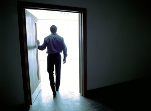 Могут ли оштрафовать за дверь, которая открывается наружу?