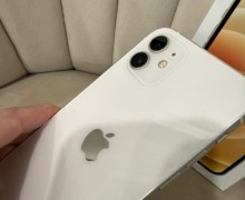 Продам iPhone 12 white 64 ГБ